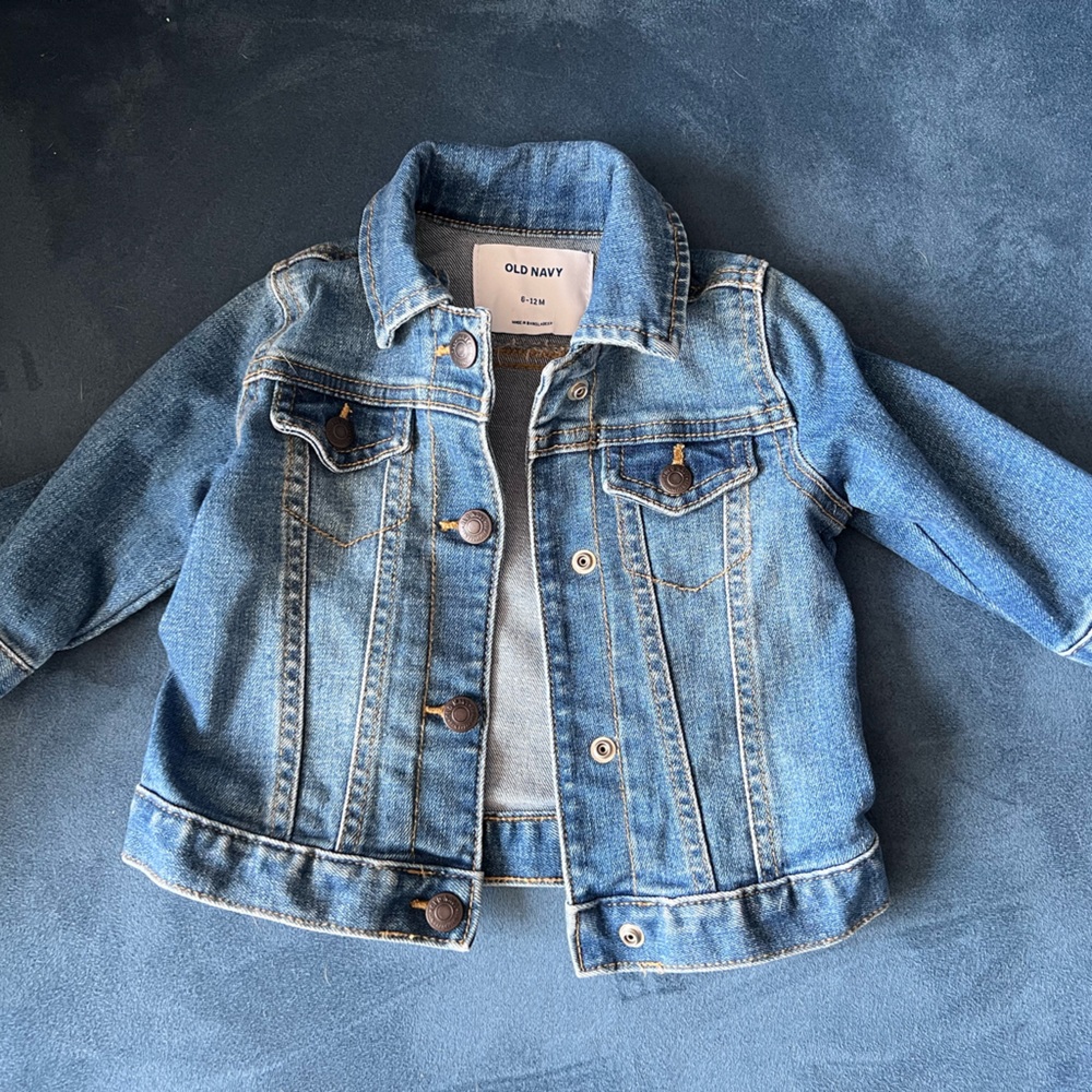 Old navy baby Jean jacket size 6-12 months EUC